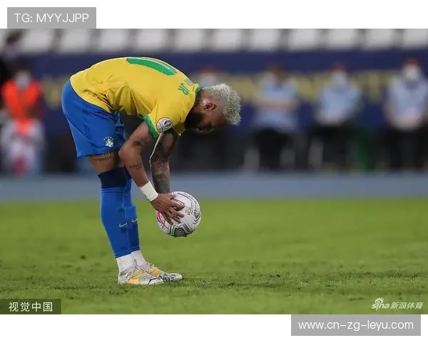 内马尔张弓搭箭吊射破门，巴西全场掌声如雷